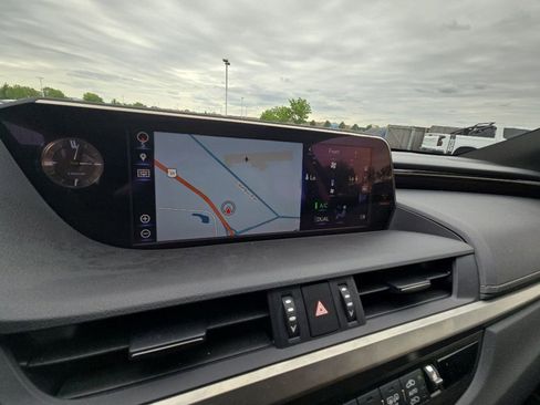 Used 2019 Lexus ES 300h w/ Premium Package FWD image 19