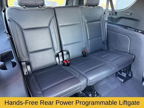 Used 2023 Chevrolet Suburban Premier image 12