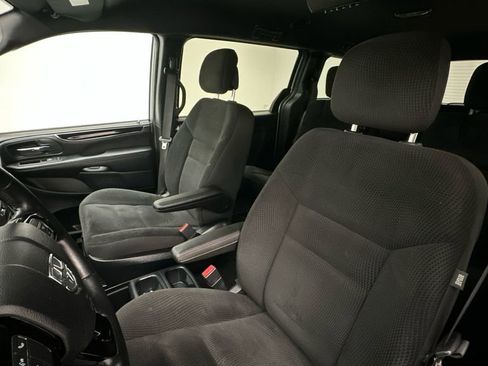 Used 2019 Dodge Grand Caravan SE FWD image 9