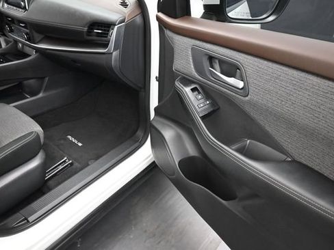 Used 2023 Nissan Rogue SV FWD image 24