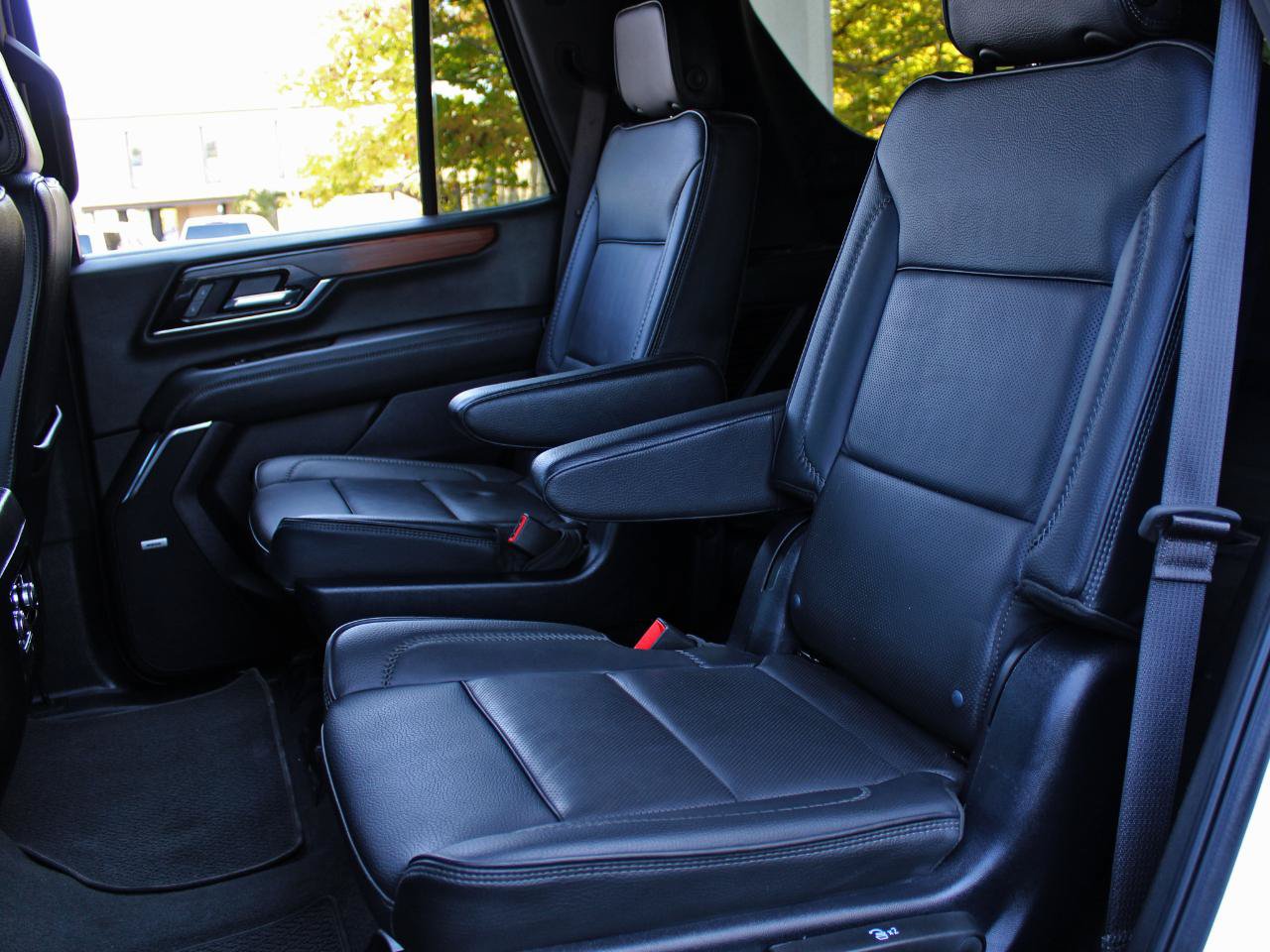 Used 2025 GMC Yukon Denali AWD/4WD image 41