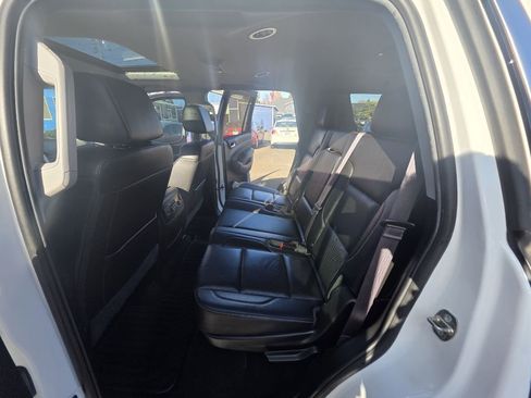 Used 2017 GMC Yukon SLT w/ Premium Edition image 18