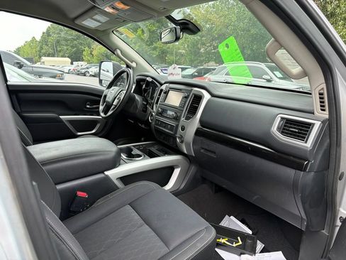Used 2017 Nissan Titan SV RWD image 5
