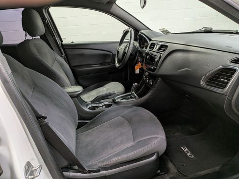 Used 2014 Chrysler 200 LX FWD image 31