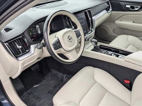 Used 2020 Volvo S60 T5 Momentum image 10