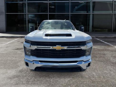 Used 2024 Chevrolet Silverado 2500 LT image 2