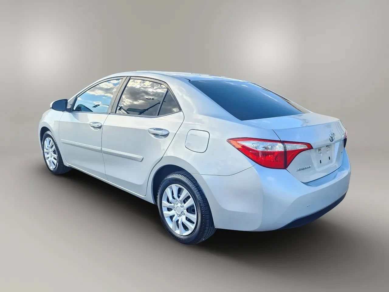 Used 2015 Toyota Corolla LE FWD image 13