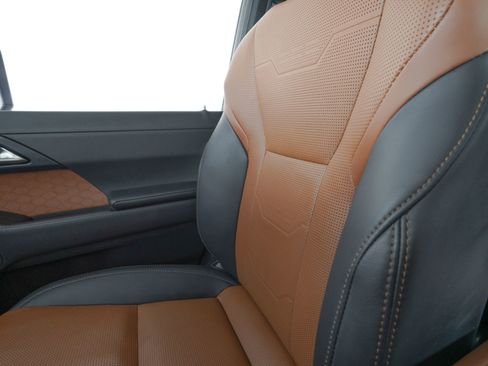 Used 2024 Lexus GX 550 w/ Accessory Package (2T) image 31