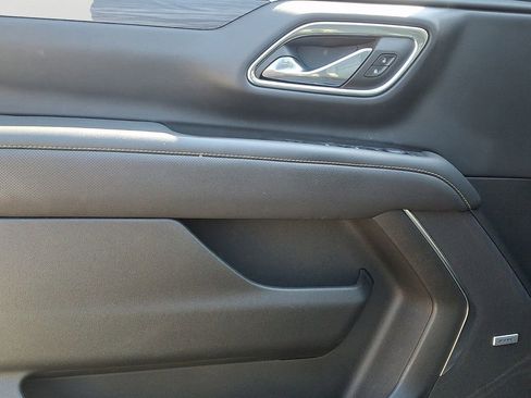 Used 2024 GMC Yukon SLT w/ SLT Premium Package image 14