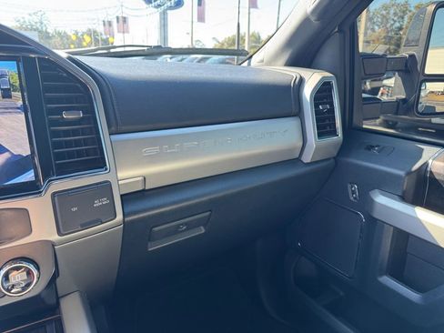 Used 2022 Ford F250 Lariat w/ Black Appearance Package image 34