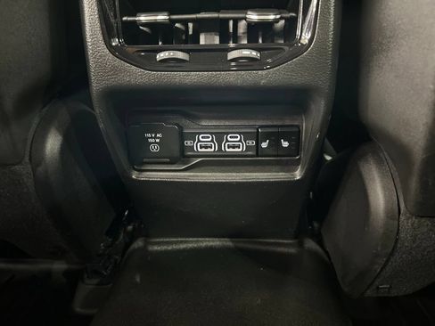 Used 2023 Jeep Grand Cherokee Limited w/ Black Appearance Package AWD/4WD image 28