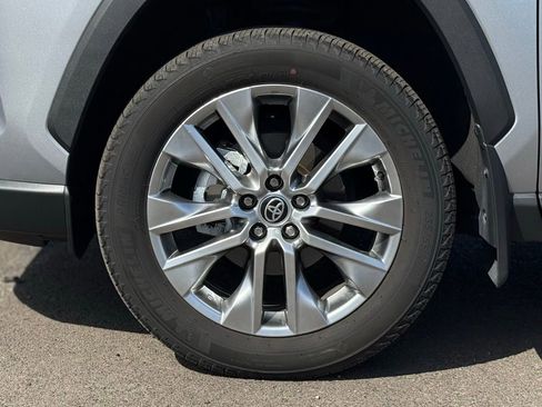 Used 2023 Toyota RAV4 XLE Premium image 9