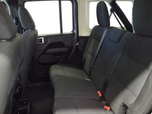 Certified 2019 Jeep Wrangler Unlimited Sahara AWD/4WD image 23