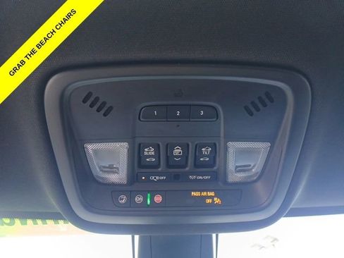 Used 2023 Chevrolet Traverse RS AWD/4WD image 18