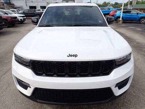 New 2025 Jeep Grand Cherokee Limited w/ Black Appearance Package image 10