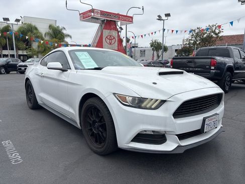 Used 2017 Ford Mustang Coupe RWD image 2