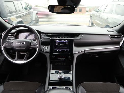 Used 2023 Jeep Grand Cherokee L Altitude image 32