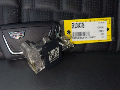 Used 2025 Cadillac Escalade ESV Sport Platinum w/ LPO, Floor Liner Package AWD/4WD image 37