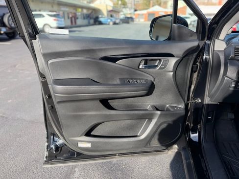 Used 2020 Honda Pilot Touring image 37