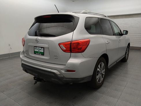 Used 2018 Nissan Pathfinder SV AWD/4WD image 9