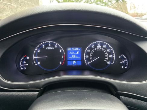 Used 2013 Hyundai Genesis 3.8 w/ Premium Pkg image 41