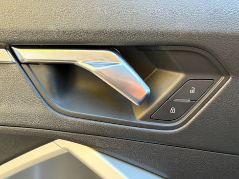 Used 2021 Audi Q3 2.0T Premium w/ Convenience Package image 9