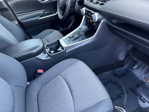 Certified 2019 Toyota RAV4 XLE w/ Convenience Package AWD/4WD image 16
