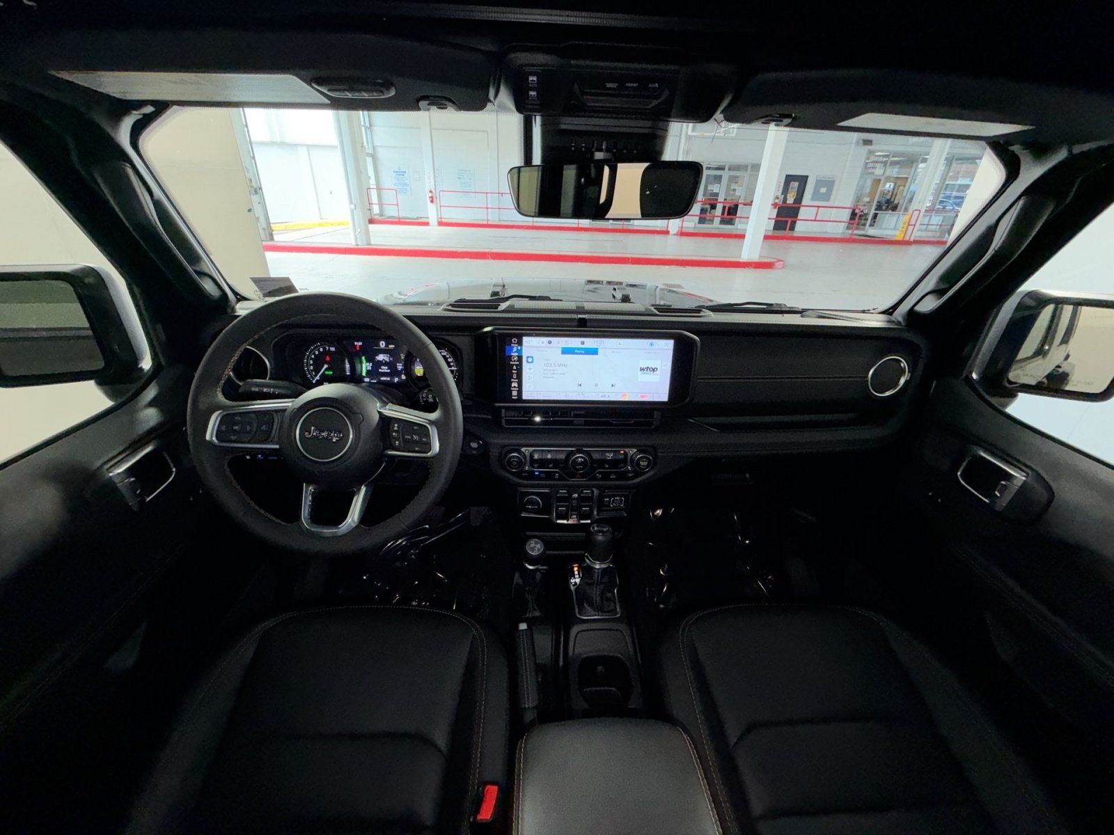 Used 2024 Jeep Wrangler Unlimited Sahara w/ Technology Group AWD/4WD image 23