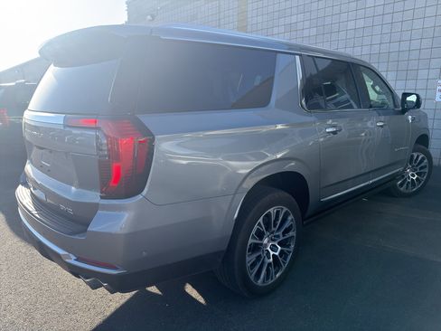 Used 2026 GMC Yukon XL Denali w/ Denali Reserve Package AWD/4WD image 3