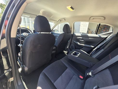 Used 2025 Nissan Sentra SR FWD image 13