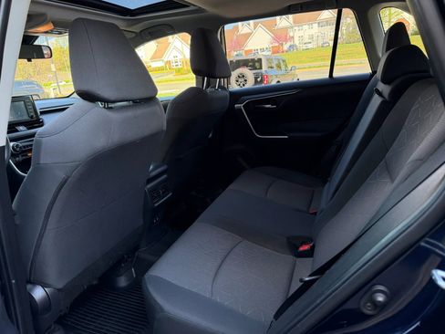 Used 2019 Toyota RAV4 XLE AWD/4WD image 13