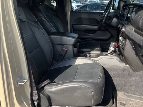 Used 2022 Jeep Wrangler Unlimited Sahara AWD/4WD image 11