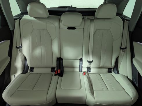 Certified 2025 Audi Q5 Prestige image 13