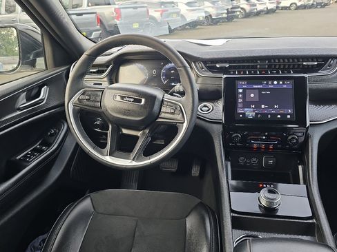 Used 2024 Jeep Grand Cherokee Altitude image 22