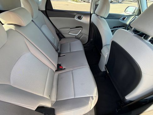 Certified 2025 Kia Soul LX w/ LX Technology Package image 12