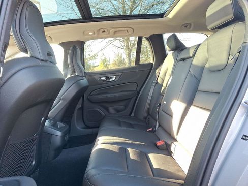 Used 2025 Volvo V60 B5 Cross Country Plus image 10