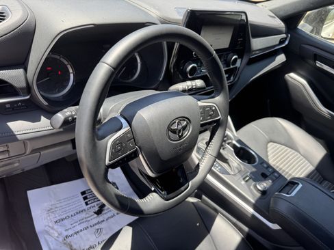 Used 2023 Toyota Highlander XSE AWD/4WD image 21