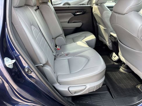 Used 2022 Toyota Highlander XLE image 16
