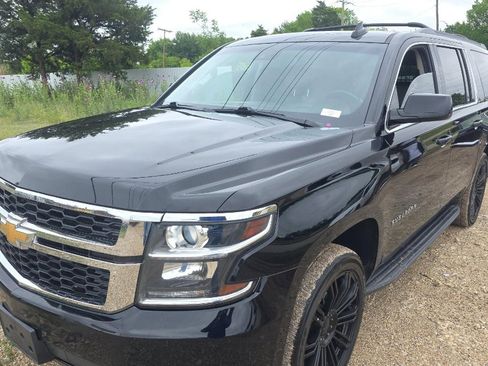 Used 2018 Chevrolet Suburban LT image 1