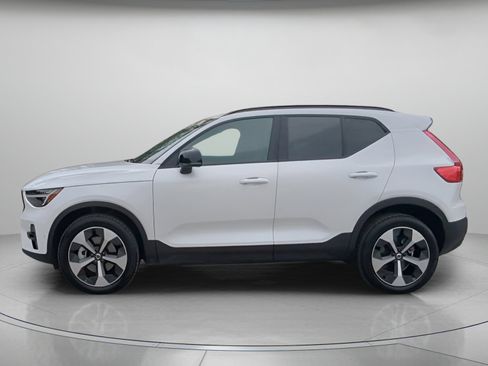 Used 2026 Volvo XC40 B5 Plus AWD/4WD image 16