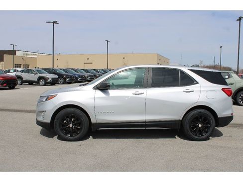 Used 2021 Chevrolet Equinox LS w/ LS Convenience Package image 2