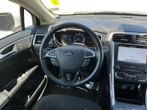 Used 2019 Ford Fusion SE FWD image 11