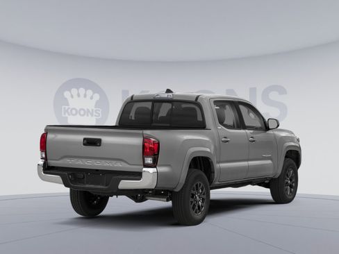 Used 2022 Toyota Tacoma SR5 AWD/4WD image 2