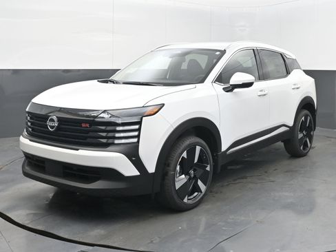 New 2025 Nissan Kicks SR image 3