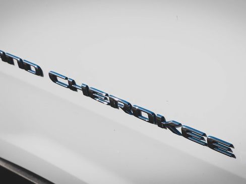 Used 2022 Jeep Grand Cherokee Limited 4xe image 30