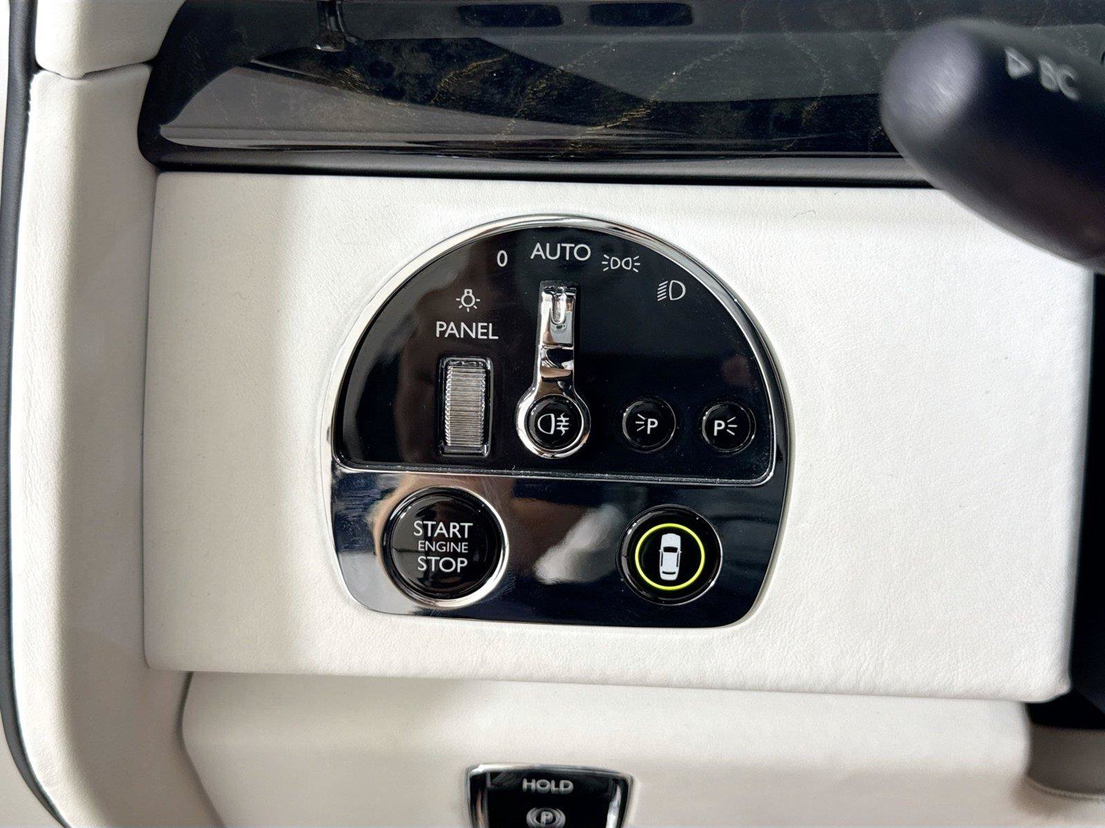 Used 2023 Rolls-Royce Phantom Sedan RWD image 24