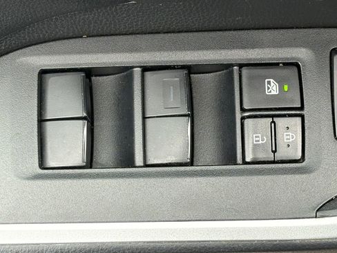 Used 2020 Toyota RAV4 XLE AWD/4WD image 11
