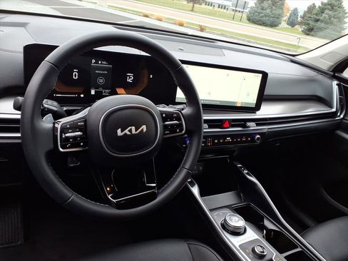 Certified 2025 Kia Sorento EX image 10