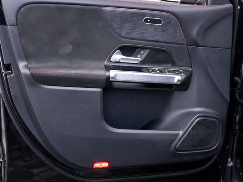 Used 2022 Mercedes-Benz GLB 250 4MATIC image 14