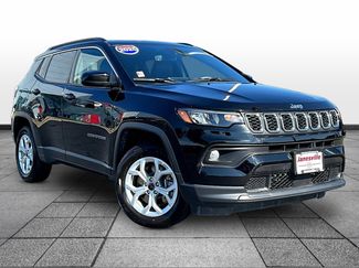 Used 2025 Jeep Compass Latitude w/ Sun & Sound Group AWD/4WD video 1